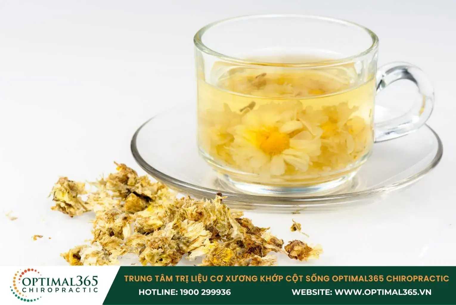 Chamomile tea has anti-inflammatory properties and helps relieve headaches.