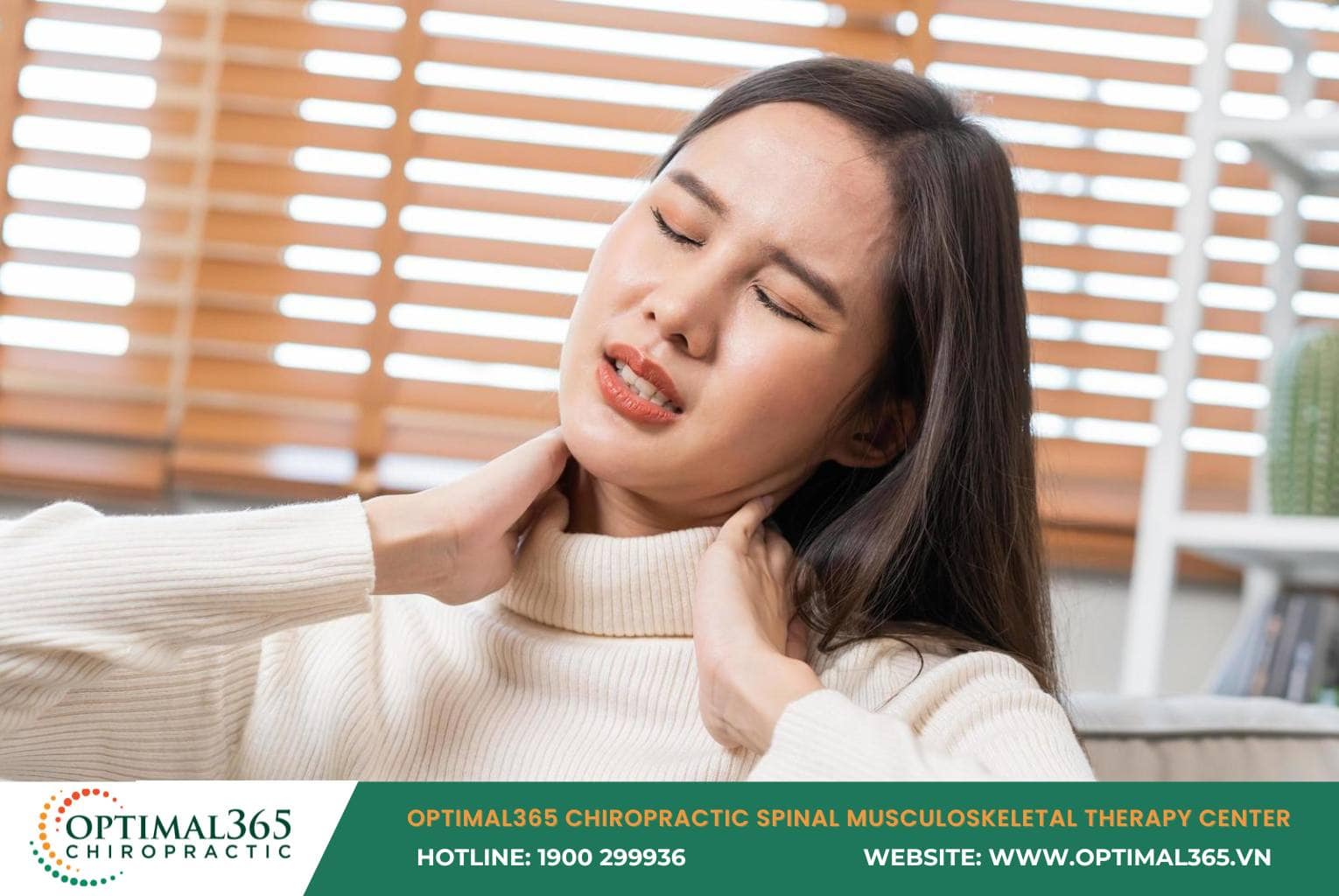 Person experiencing neck and shoulder syndrome symptoms before musculoskeletal screening