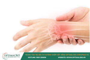 Người bệnh bị tê bì và đau ngón tay do hội chứng ống cổ tay