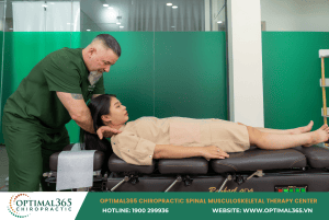 Precise chiropractic adjustment performed by specialist at Optimal365 clinic