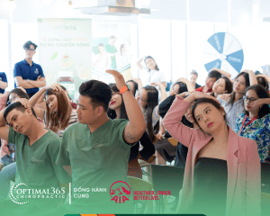 Nhân viên văn phòng tham gia chăm sóc sức khỏe cột sống cho doanh nghiệp cùng Optimal365 Chiropractic